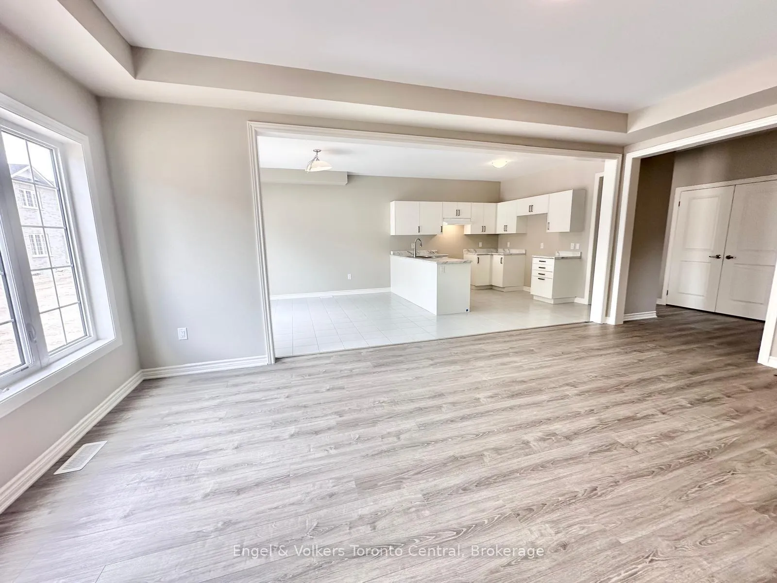 Photo 11 of 209 Clipper Drive, Clearview, Stayner — HOMEH