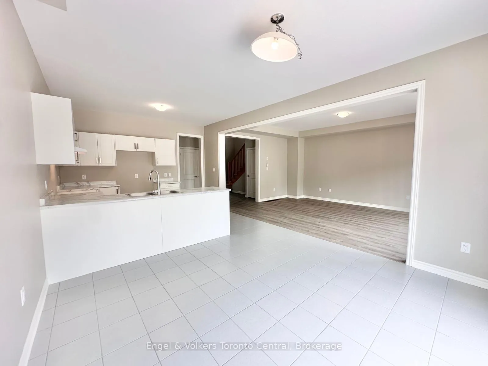 Photo 12 of 209 Clipper Drive, Clearview, Stayner — HOMEH