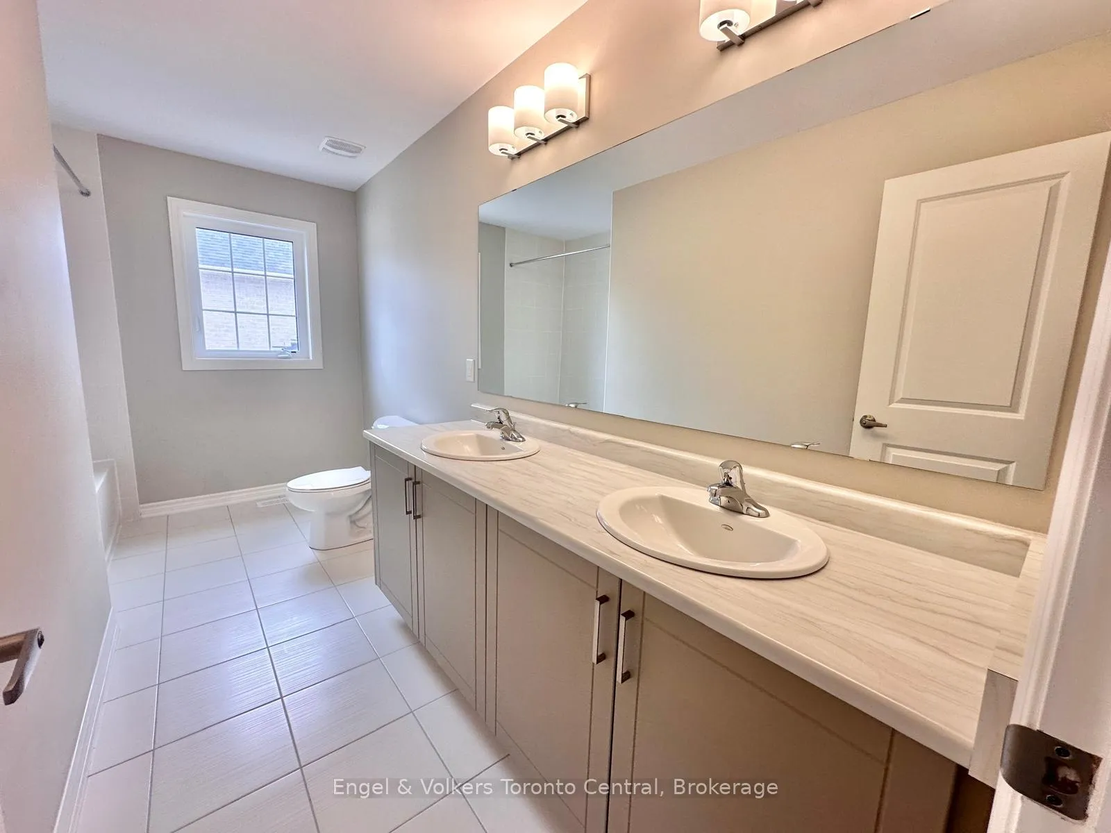 Photo 25 of 209 Clipper Drive, Clearview, Stayner — HOMEH