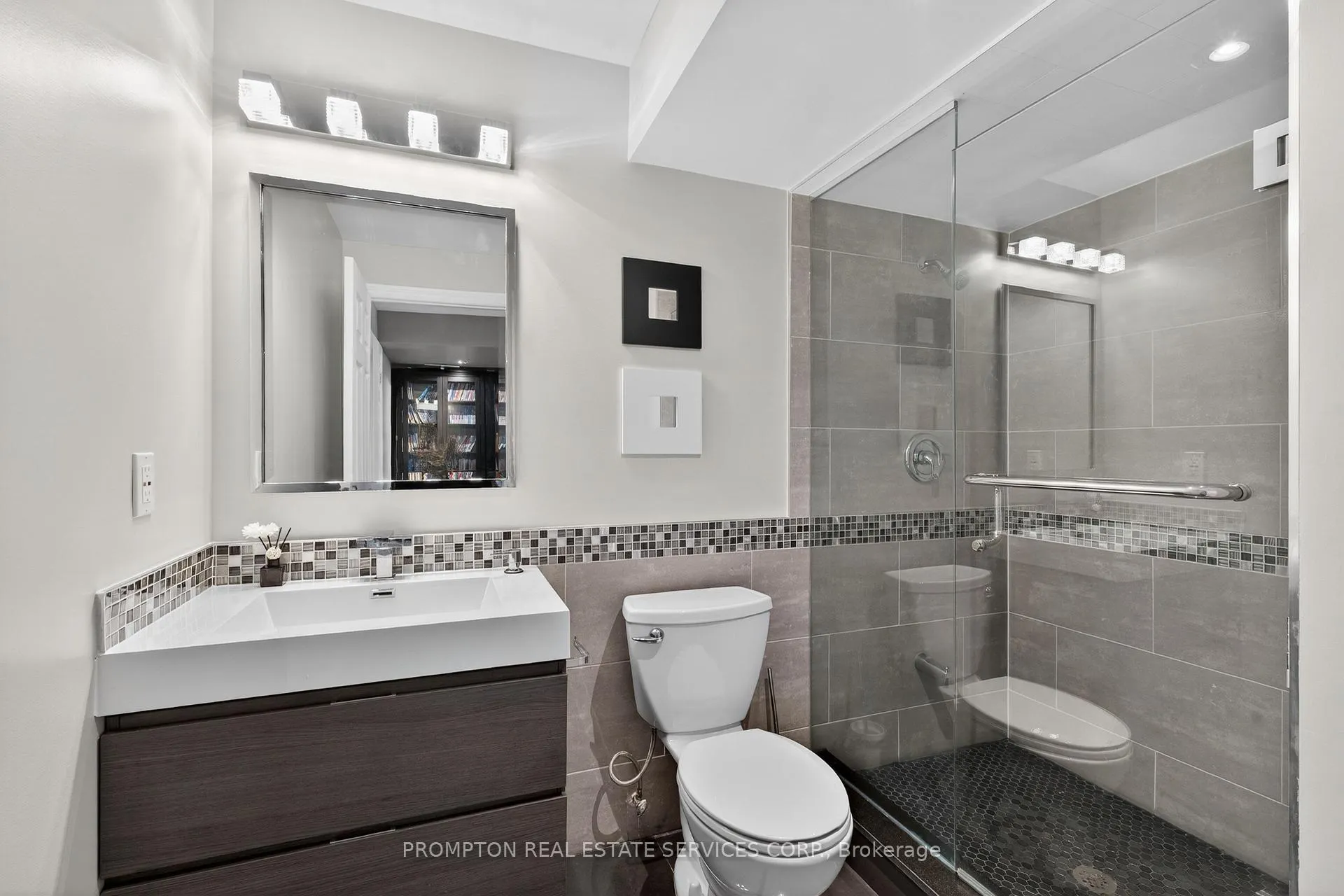 Photo 43 of 15 Donald Buttress Boulevard E, Markham, Cathedraltown — HOMEH