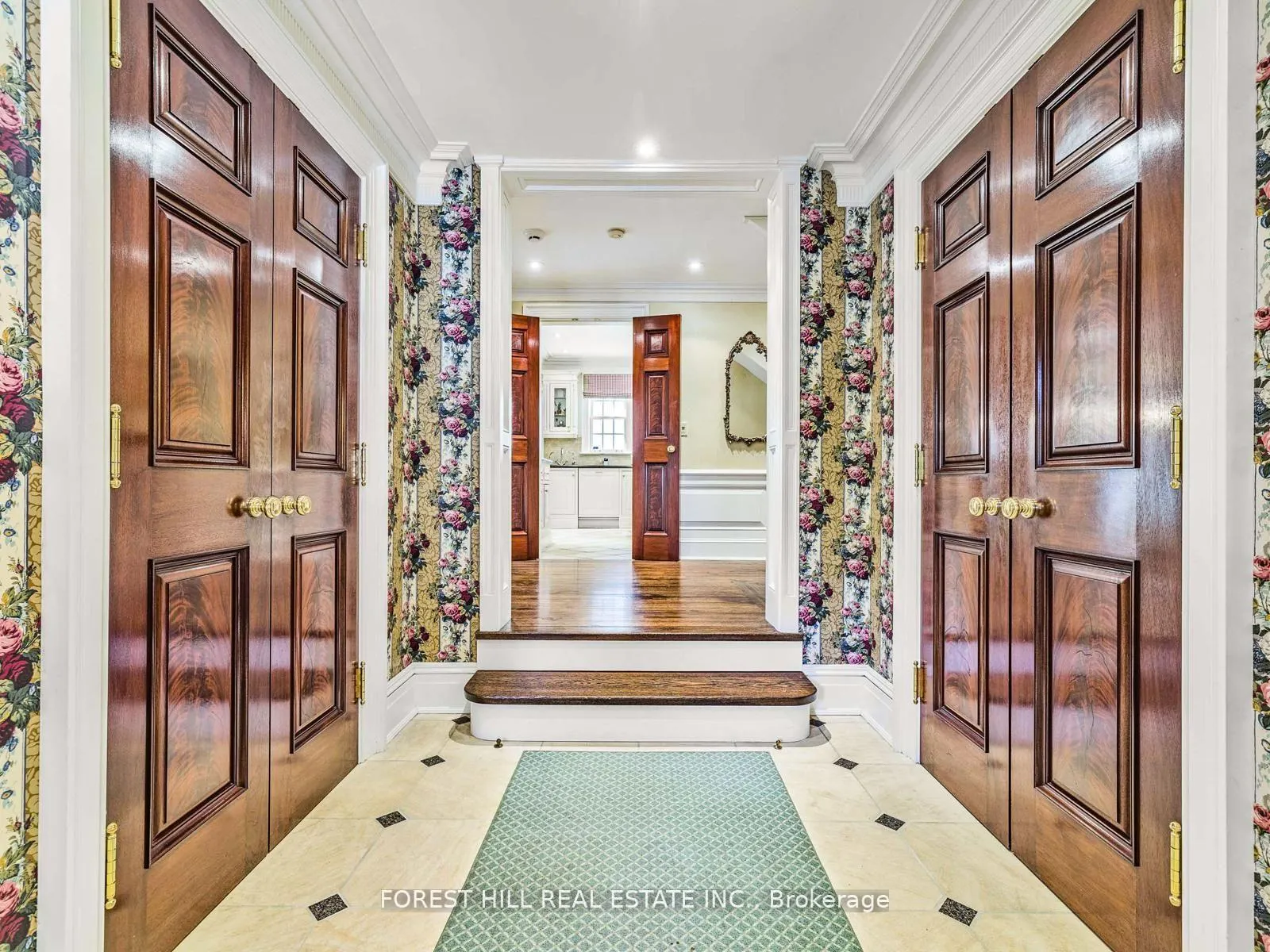 Photo 6 of 11 Dewbourne Avenue, Toronto, Forest Hill South — HOMEH