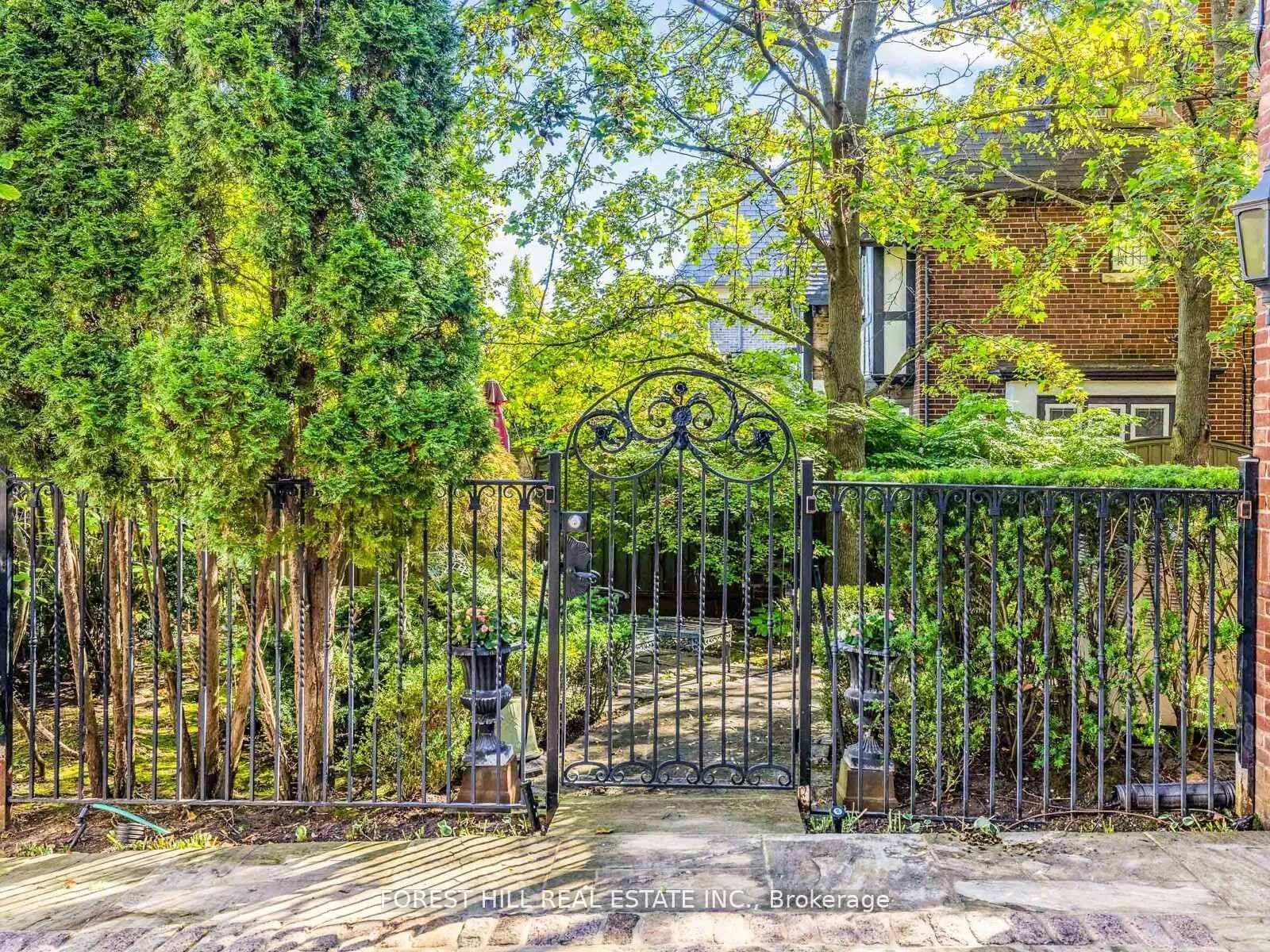Photo 48 of 11 Dewbourne Avenue, Toronto, Forest Hill South — HOMEH