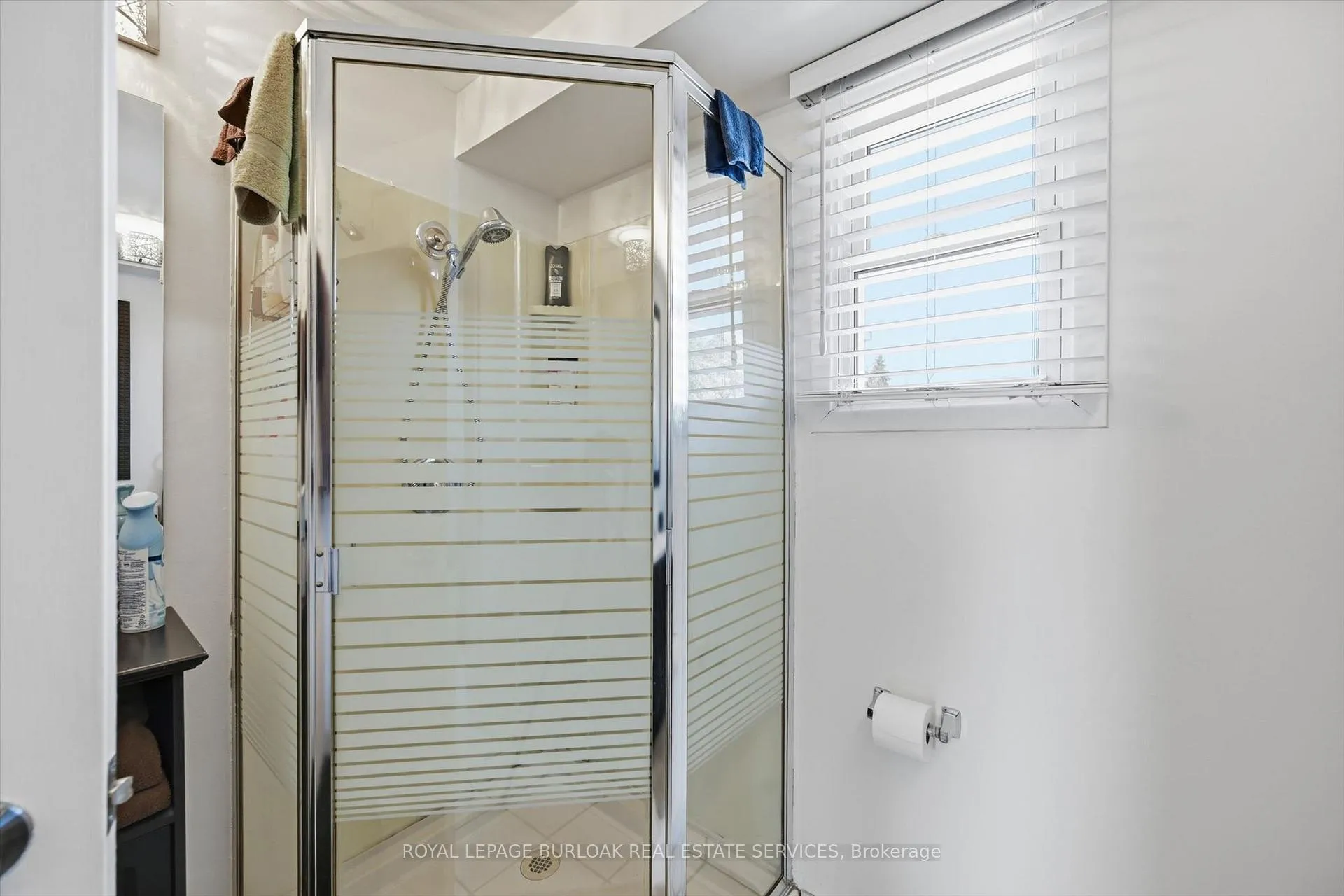 Photo 13 of 35 Viking Drive, Grimsby, Grimsby Beach — HOMEH