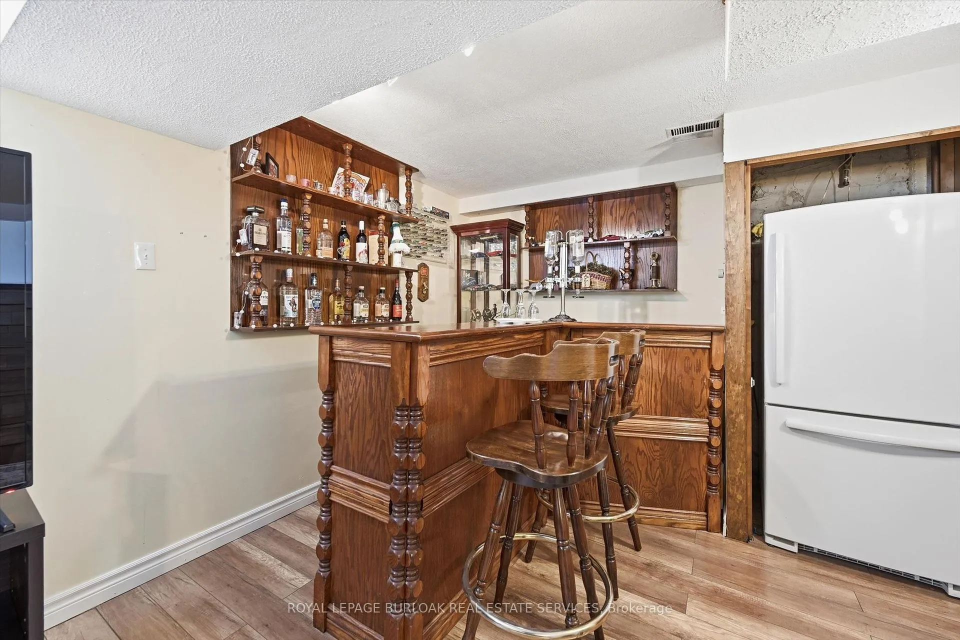 Photo 32 of 35 Viking Drive, Grimsby, Grimsby Beach — HOMEH