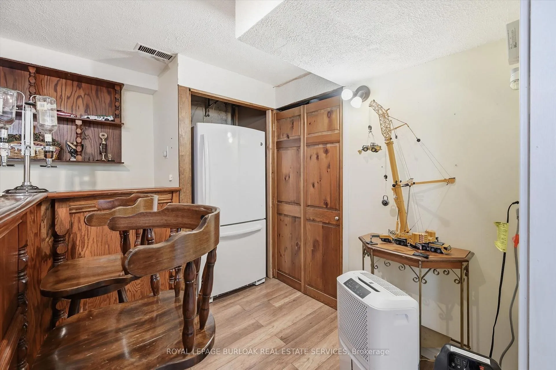 Photo 33 of 35 Viking Drive, Grimsby, Grimsby Beach — HOMEH