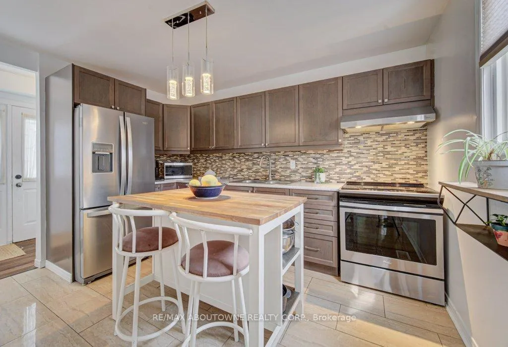 Photo 3 of 85 Huntingwood Crescent, Brampton, Central Park — HOMEH