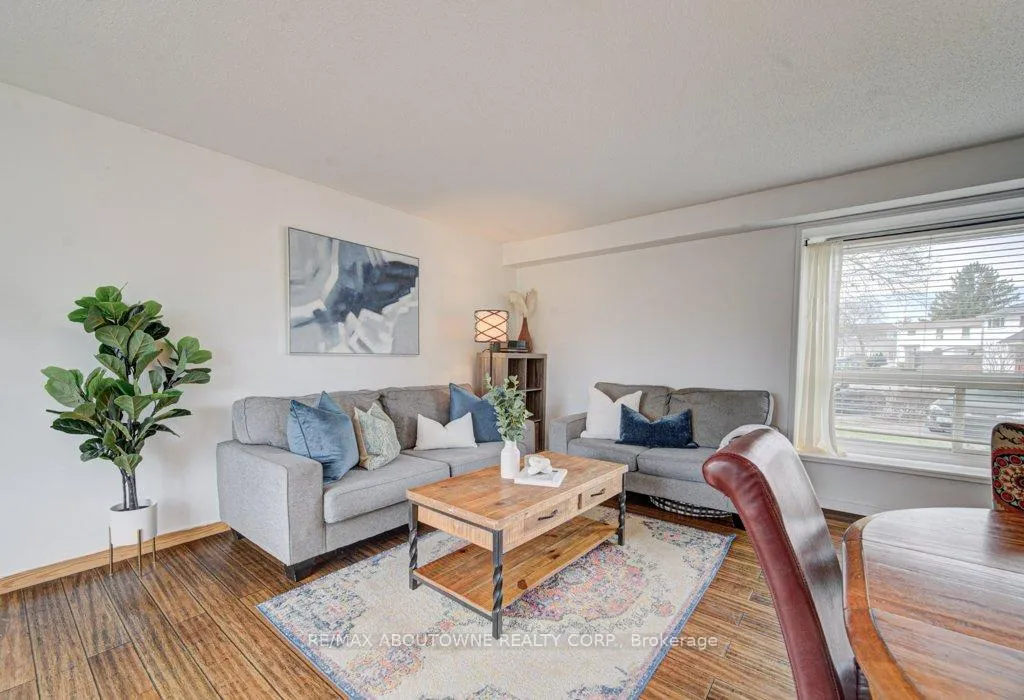 Photo 7 of 85 Huntingwood Crescent, Brampton, Central Park — HOMEH