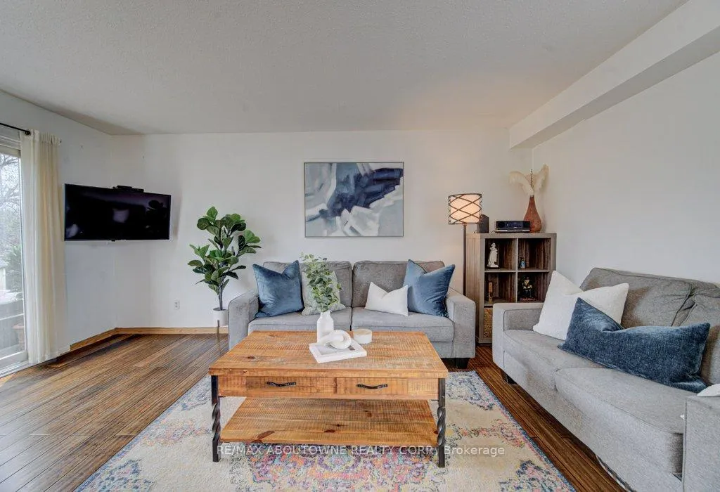 Photo 8 of 85 Huntingwood Crescent, Brampton, Central Park — HOMEH