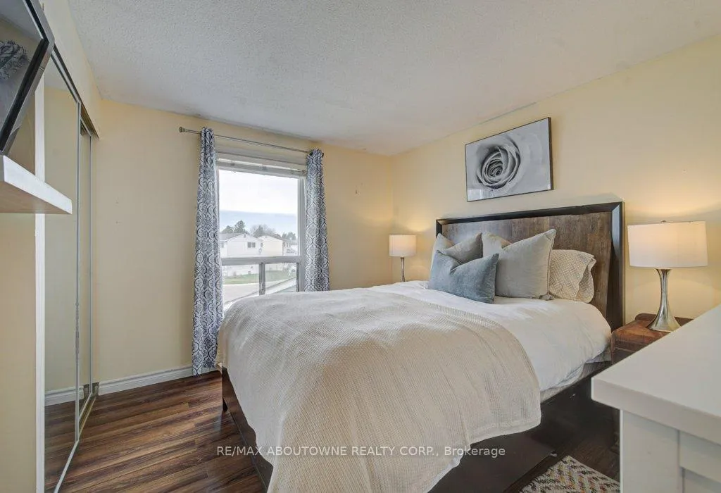 Photo 9 of 85 Huntingwood Crescent, Brampton, Central Park — HOMEH