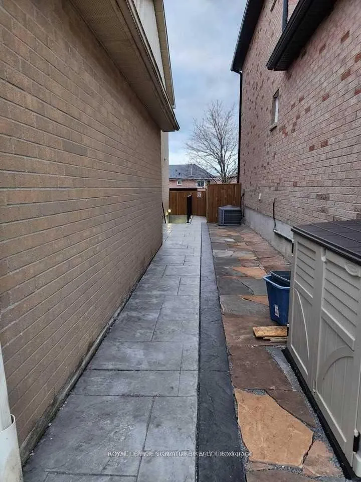 Photo 2 of Unit b, 22 Magill Drive, Ajax, Northeast Ajax — HOMEH