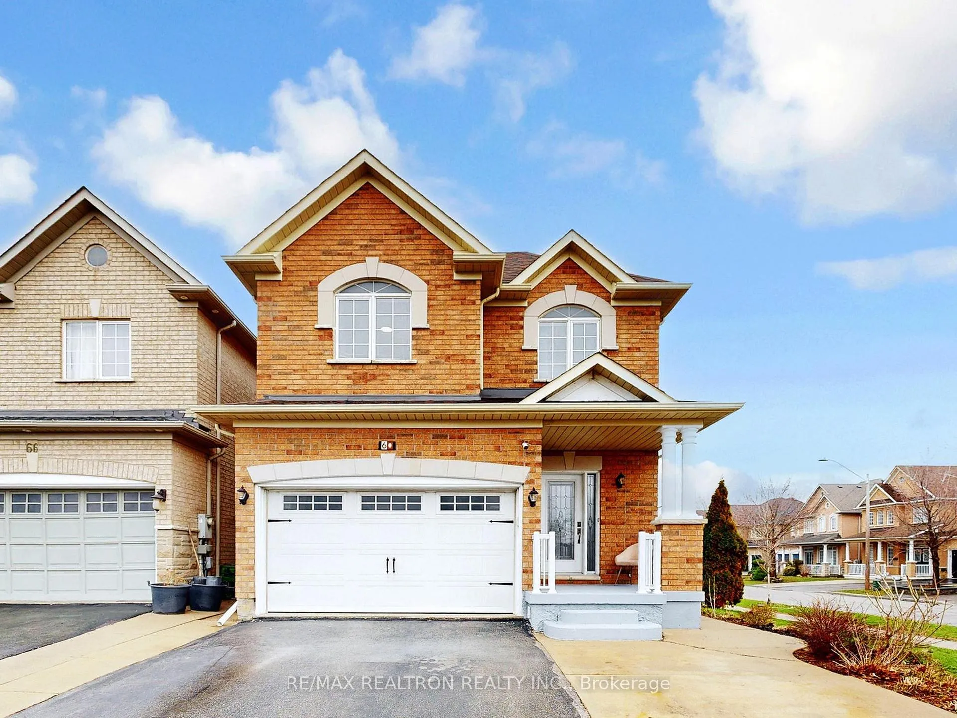 Front of 60 Colombo Crescent