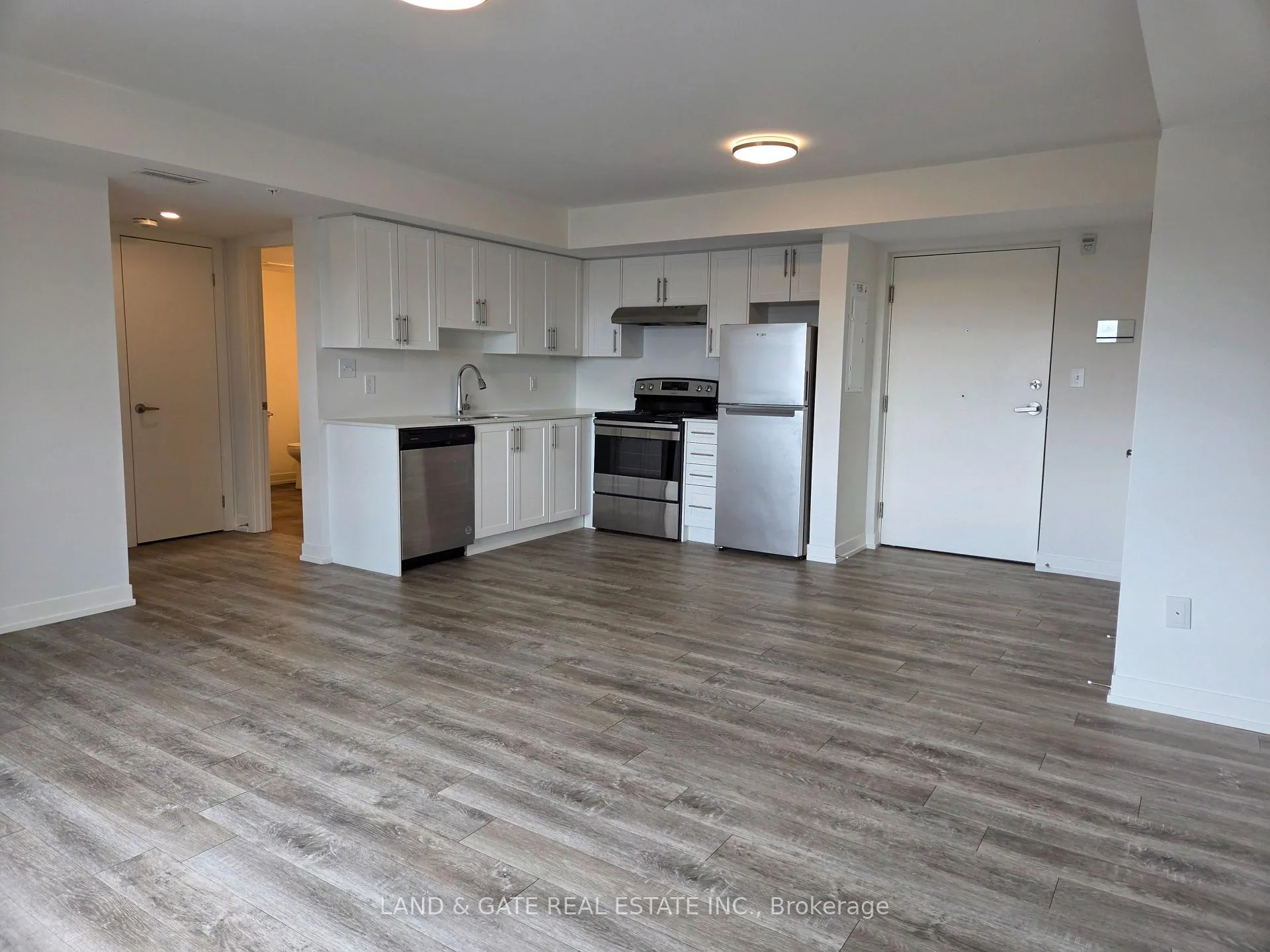 Photo 6 of Unit 305, 976 Simcoe Street N, Oshawa, Centennial — HOMEH