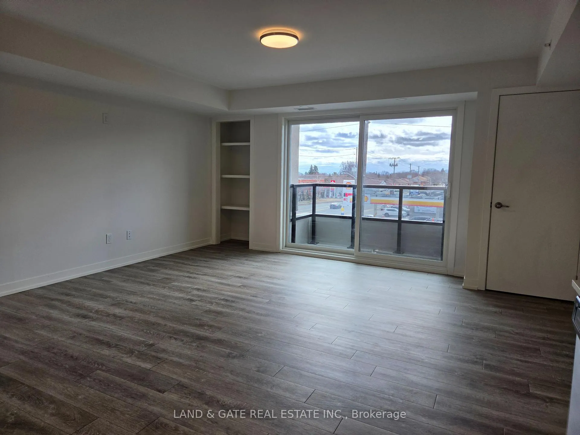 Photo 8 of Unit 305, 976 Simcoe Street N, Oshawa, Centennial — HOMEH