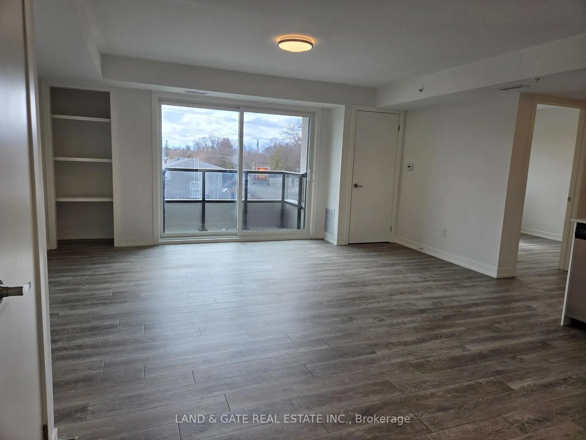 Photo 9 of Unit 305, 976 Simcoe Street N, Oshawa, Centennial — HOMEH