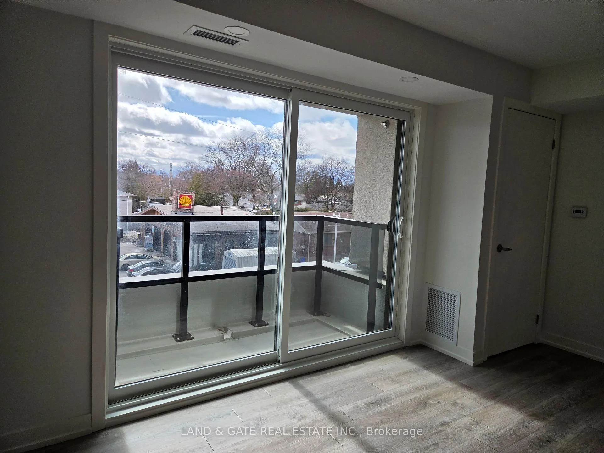 Photo 11 of Unit 305, 976 Simcoe Street N, Oshawa, Centennial — HOMEH