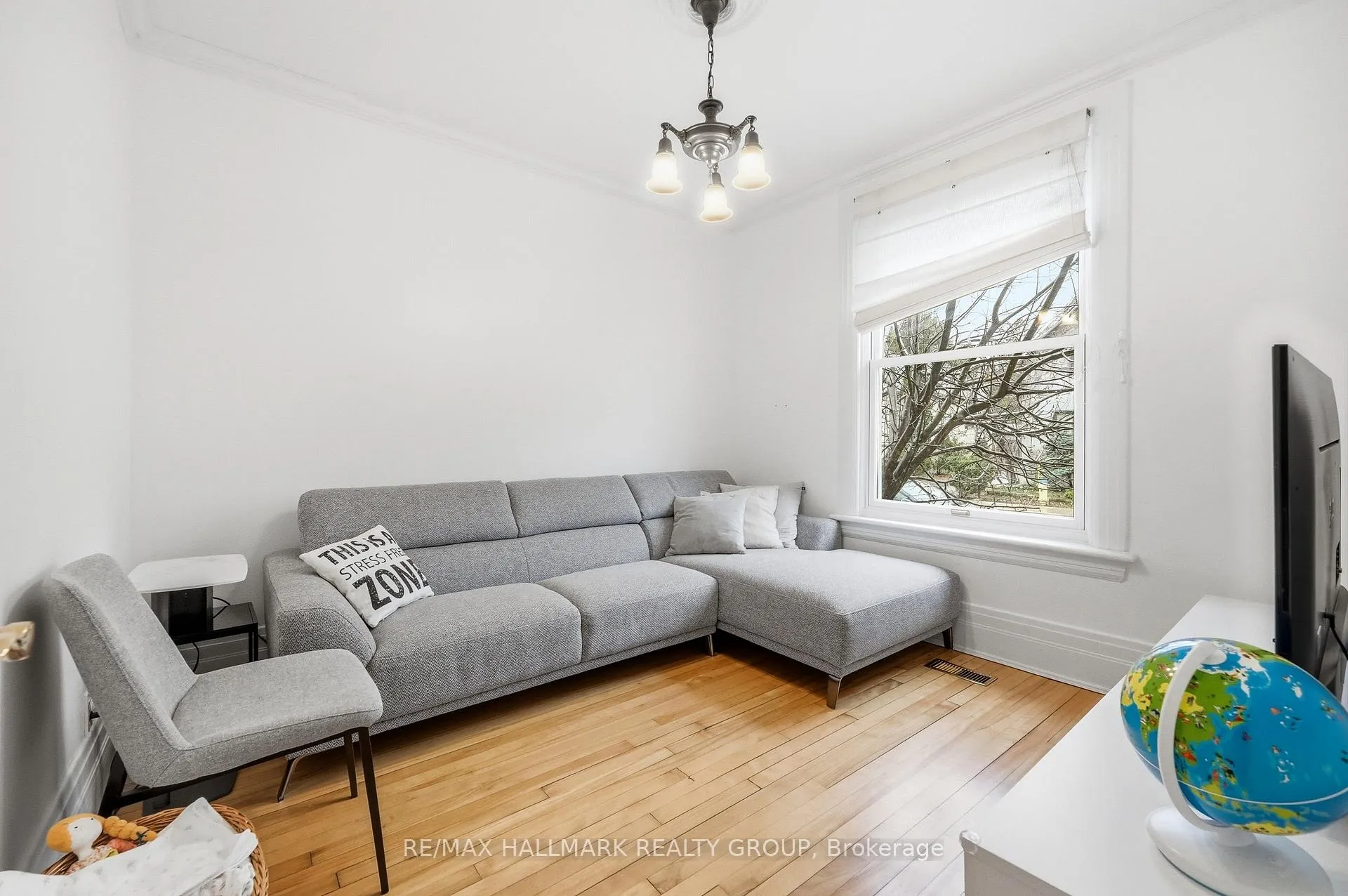Photo 4 of 138 Keefer Street, Ottawa, New Edinburgh — HOMEH