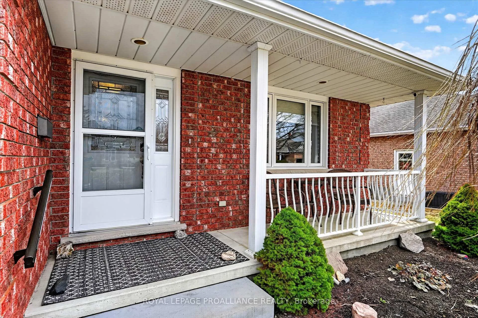 Photo 2 of 1426 Glenforest Crescent, Peterborough, Monaghan Ward 2 — HOMEH