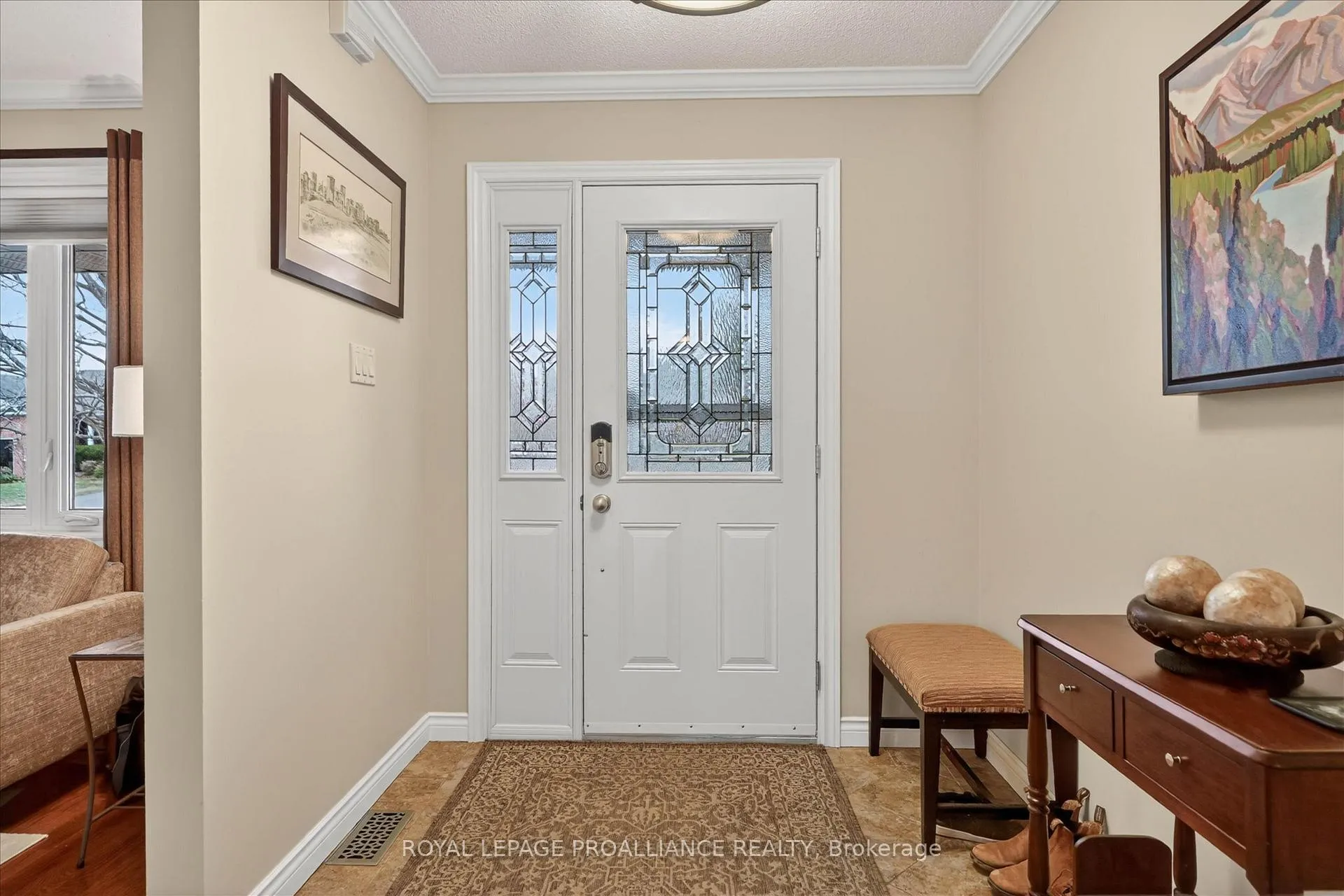 Photo 3 of 1426 Glenforest Crescent, Peterborough, Monaghan Ward 2 — HOMEH