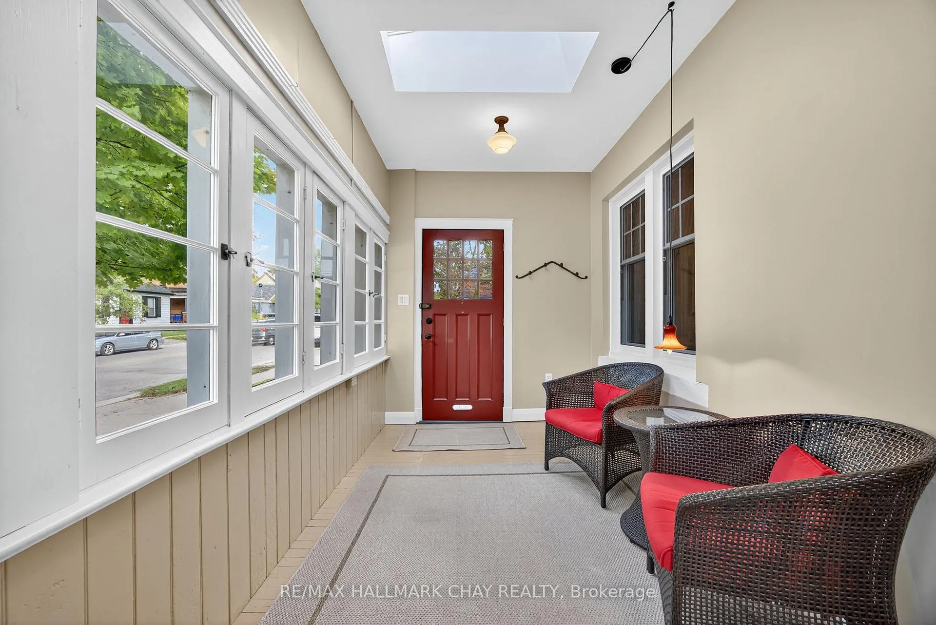 Photo 5 of 53 Eccles Street N, Barrie, Queen's Park — HOMEH