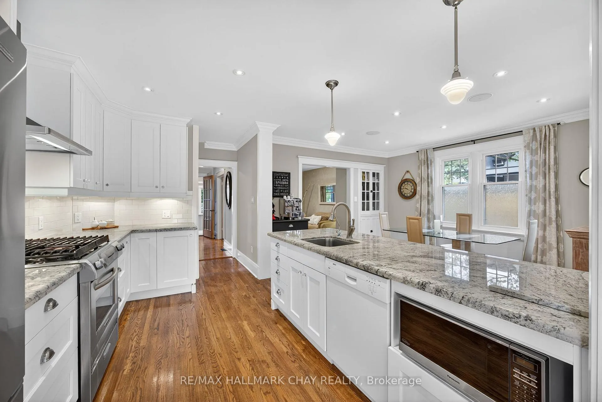 Photo 10 of 53 Eccles Street N, Barrie, Queen's Park — HOMEH