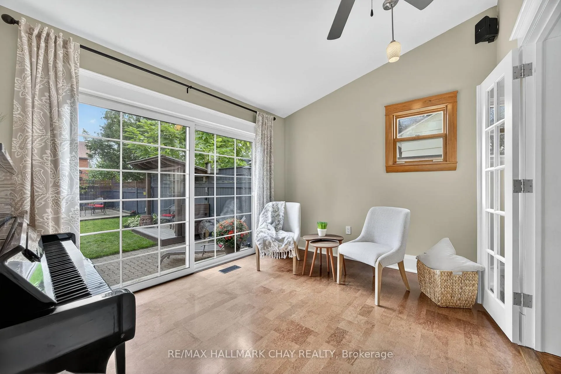 Photo 17 of 53 Eccles Street N, Barrie, Queen's Park — HOMEH
