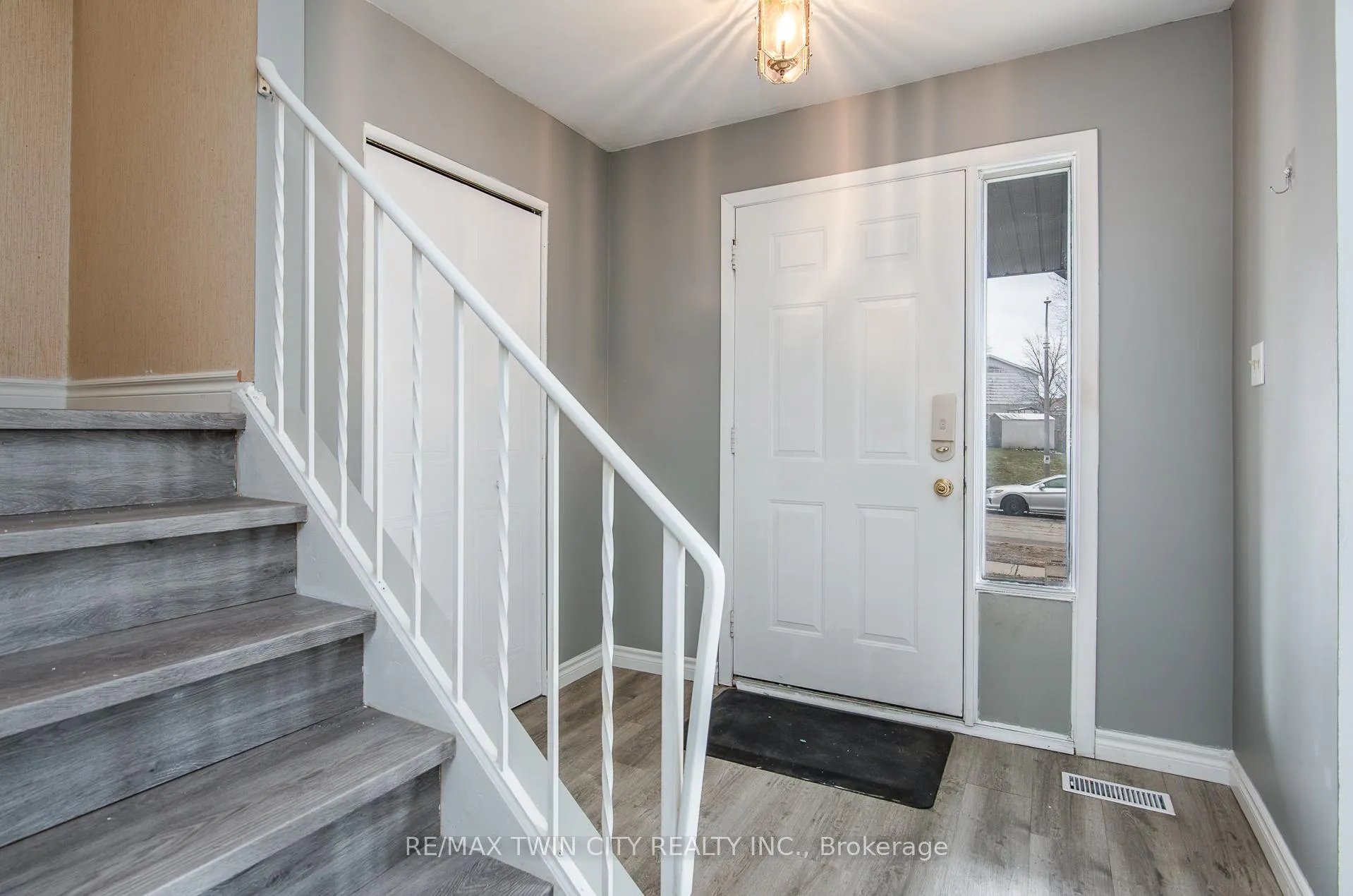 Photo 4 of 135 Vintage Crescent, Kitchener — HOMEH