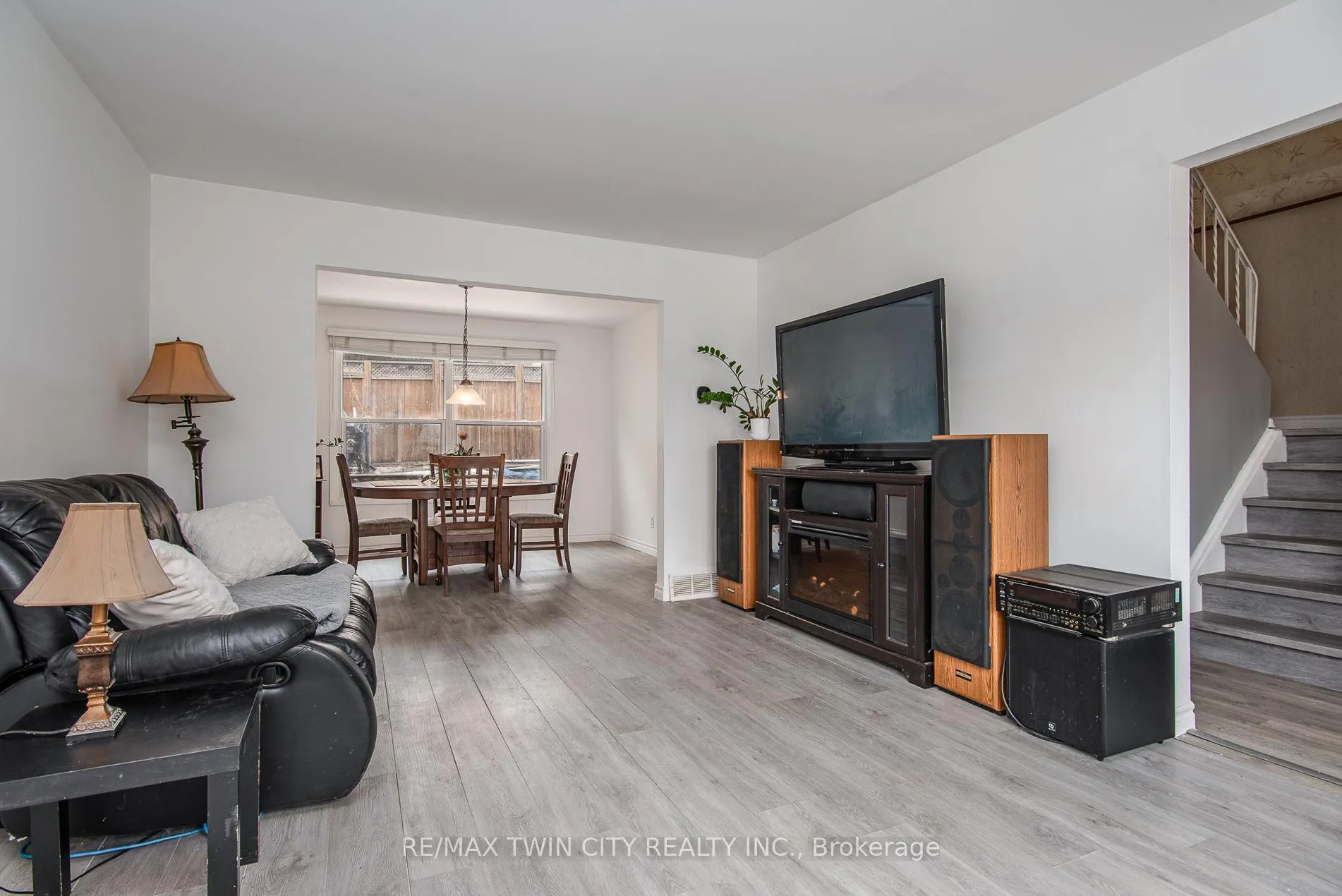 Photo 7 of 135 Vintage Crescent, Kitchener — HOMEH