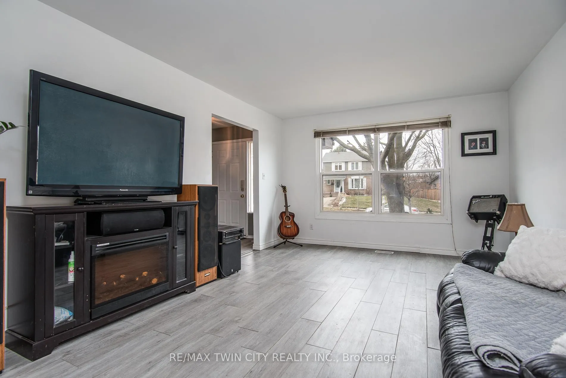 Photo 9 of 135 Vintage Crescent, Kitchener — HOMEH