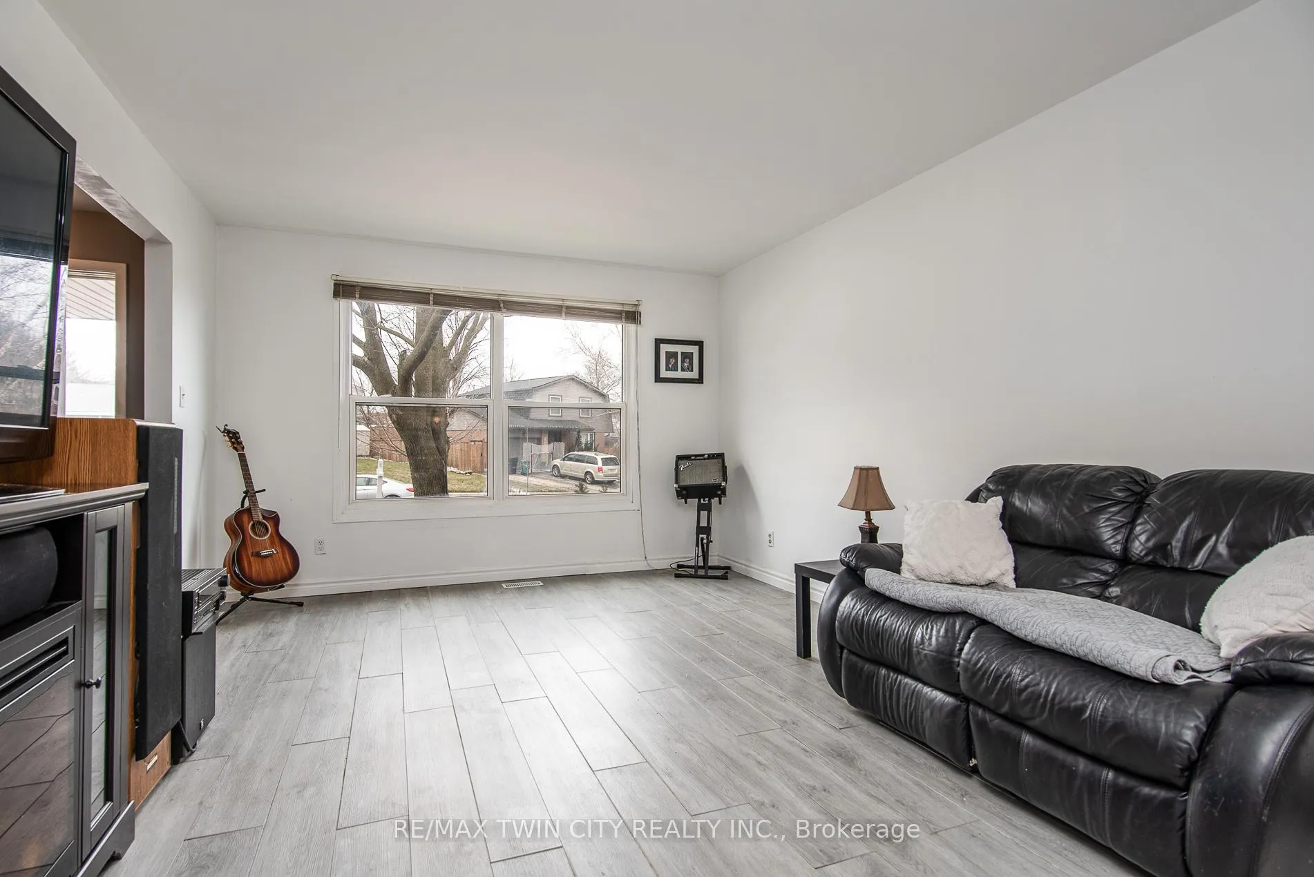 Photo 11 of 135 Vintage Crescent, Kitchener — HOMEH