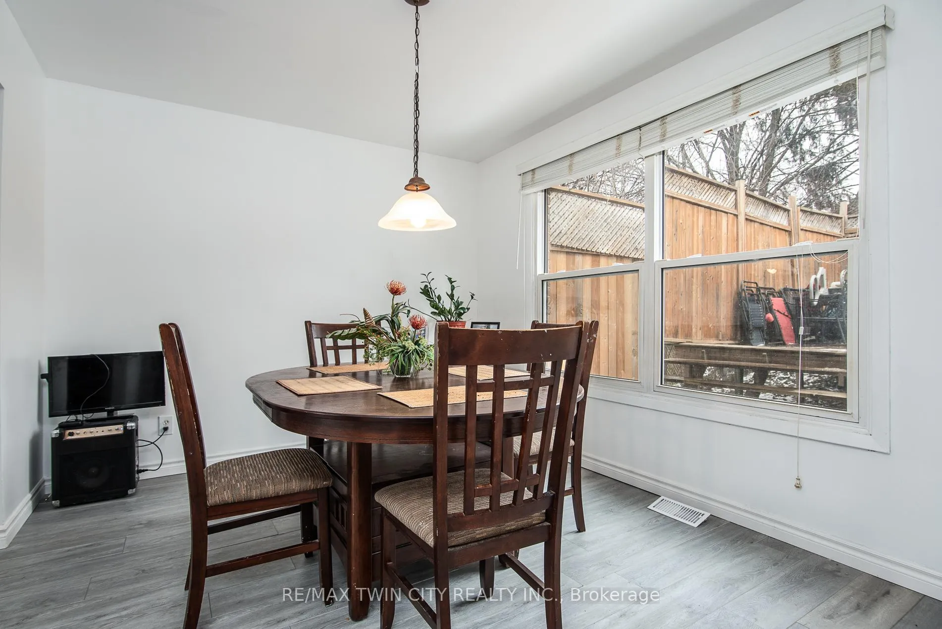 Photo 16 of 135 Vintage Crescent, Kitchener — HOMEH