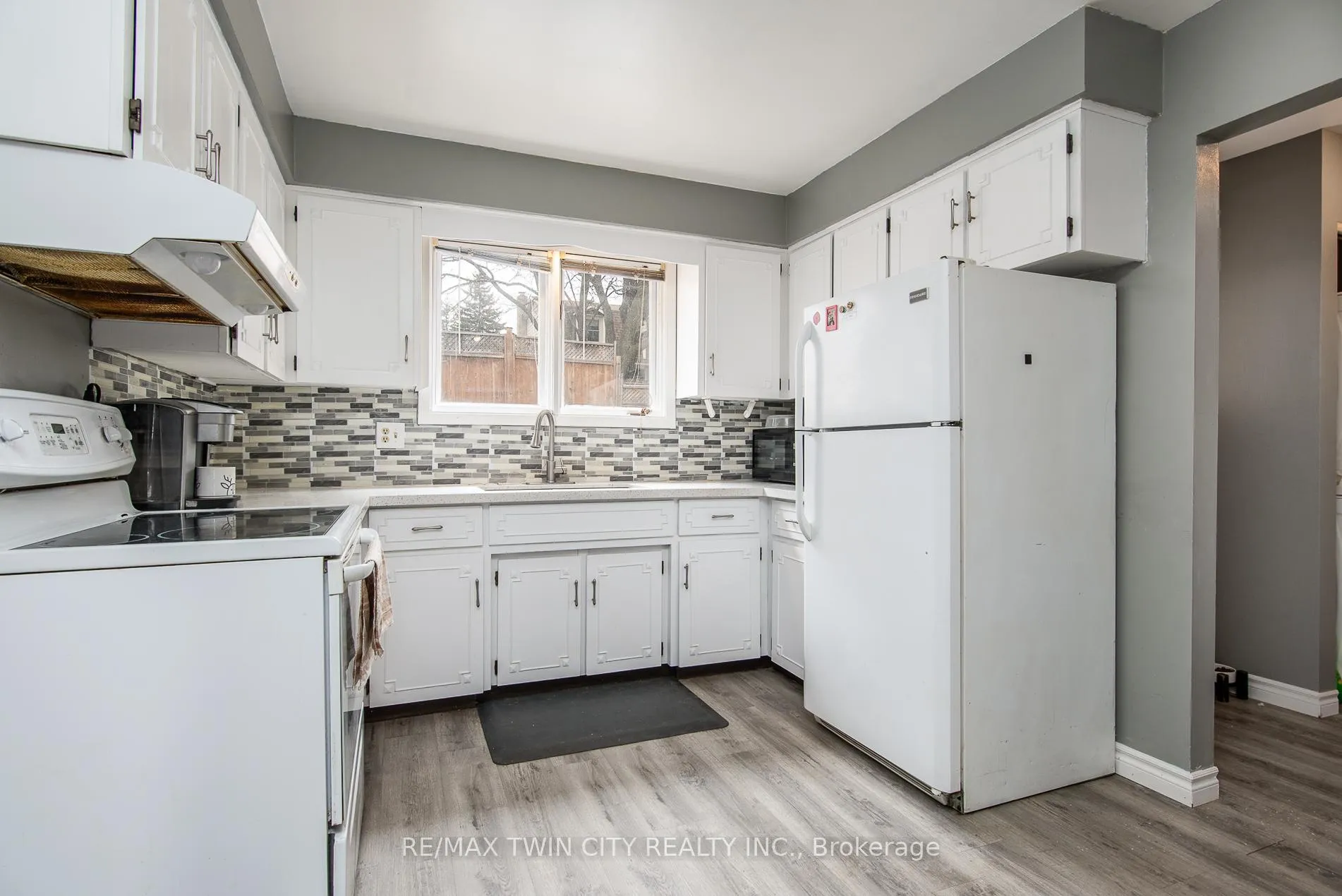 Photo 18 of 135 Vintage Crescent, Kitchener — HOMEH