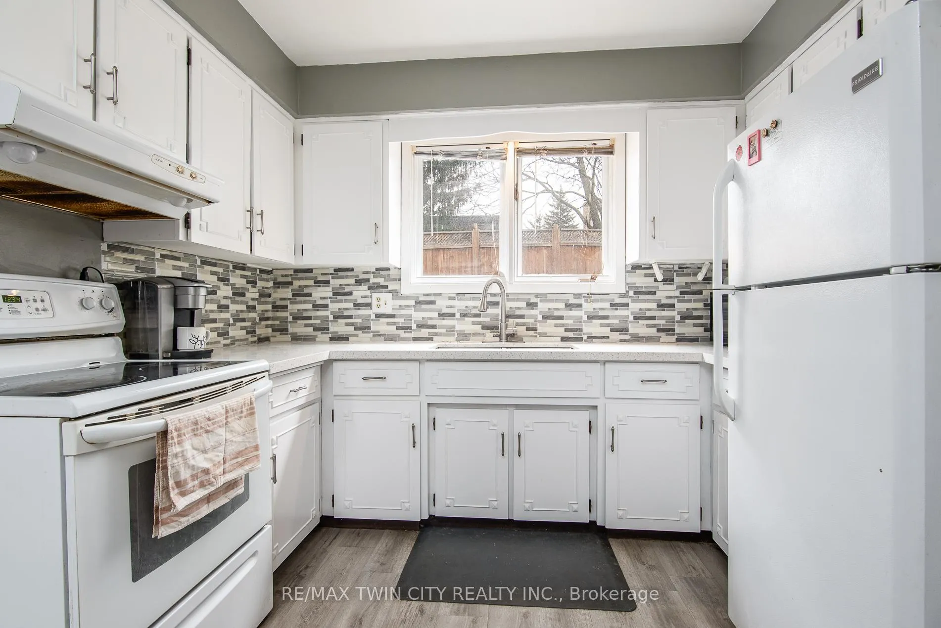 Photo 19 of 135 Vintage Crescent, Kitchener — HOMEH