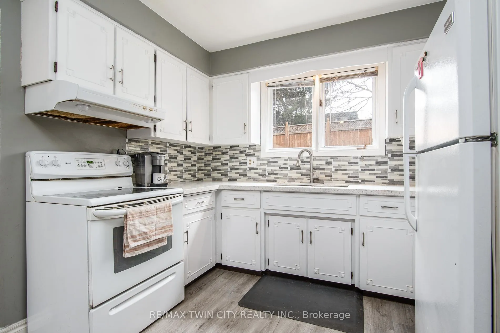 Photo 20 of 135 Vintage Crescent, Kitchener — HOMEH