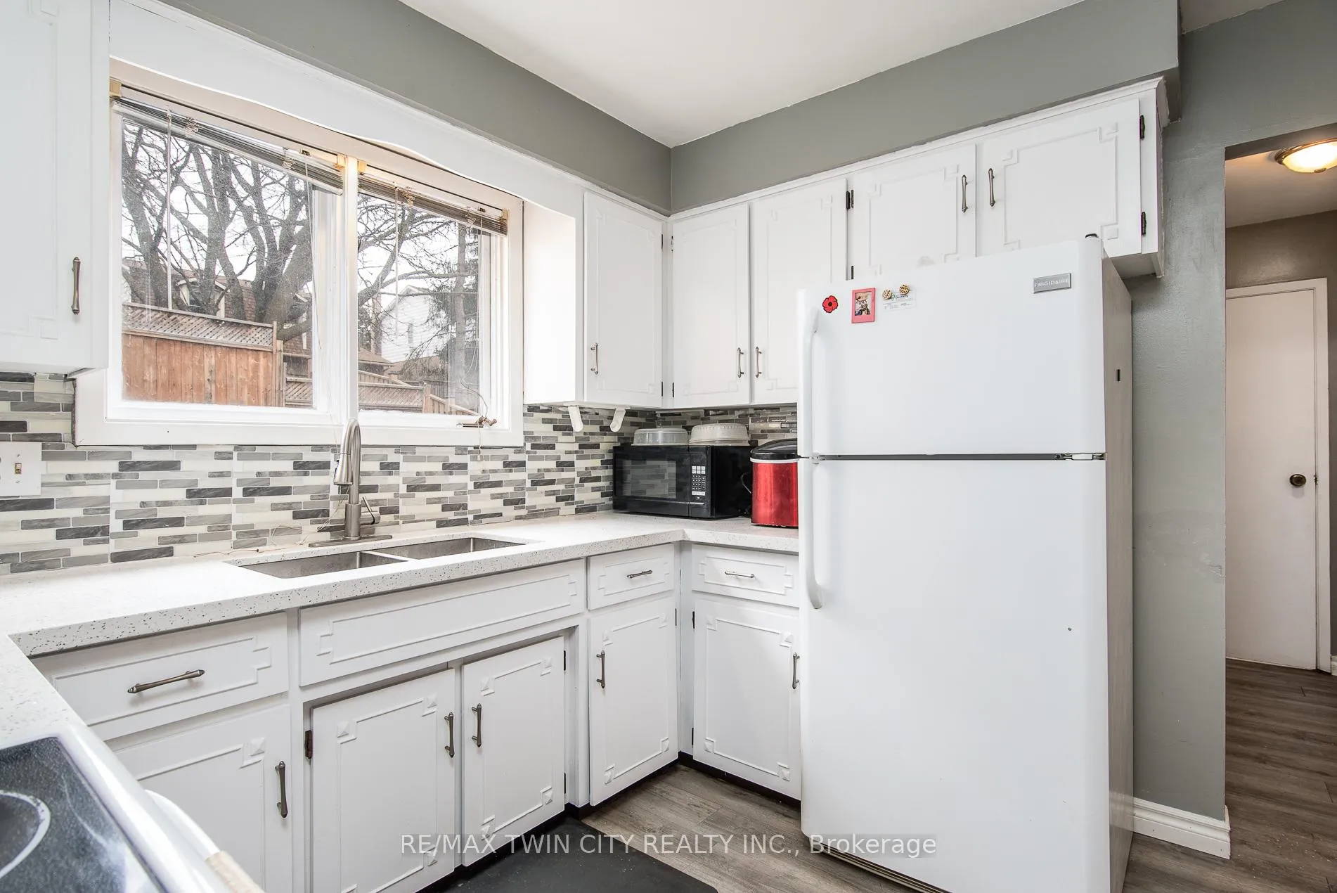 Photo 21 of 135 Vintage Crescent, Kitchener — HOMEH