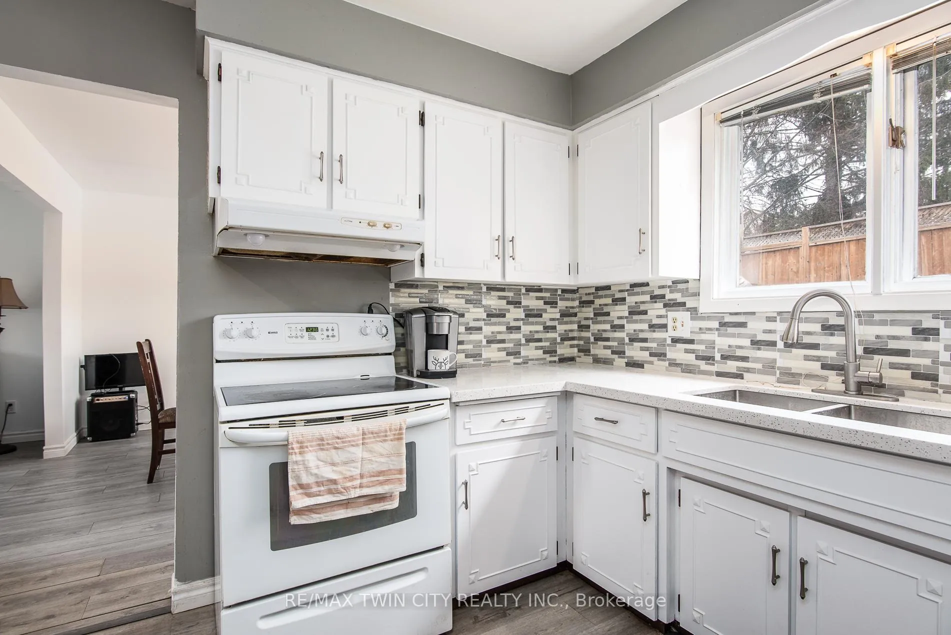 Photo 22 of 135 Vintage Crescent, Kitchener — HOMEH