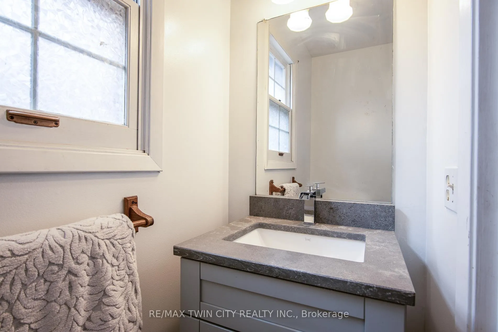 Photo 25 of 135 Vintage Crescent, Kitchener — HOMEH