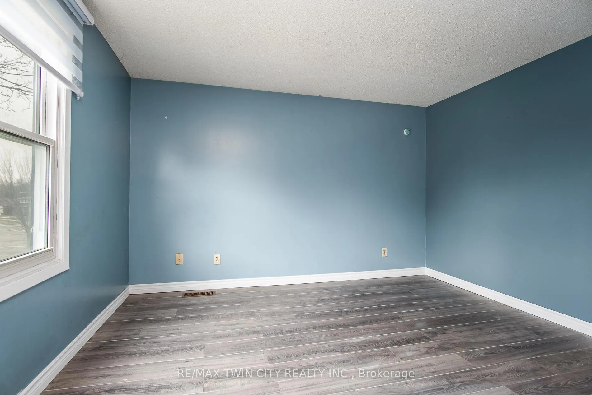 Photo 26 of 135 Vintage Crescent, Kitchener — HOMEH