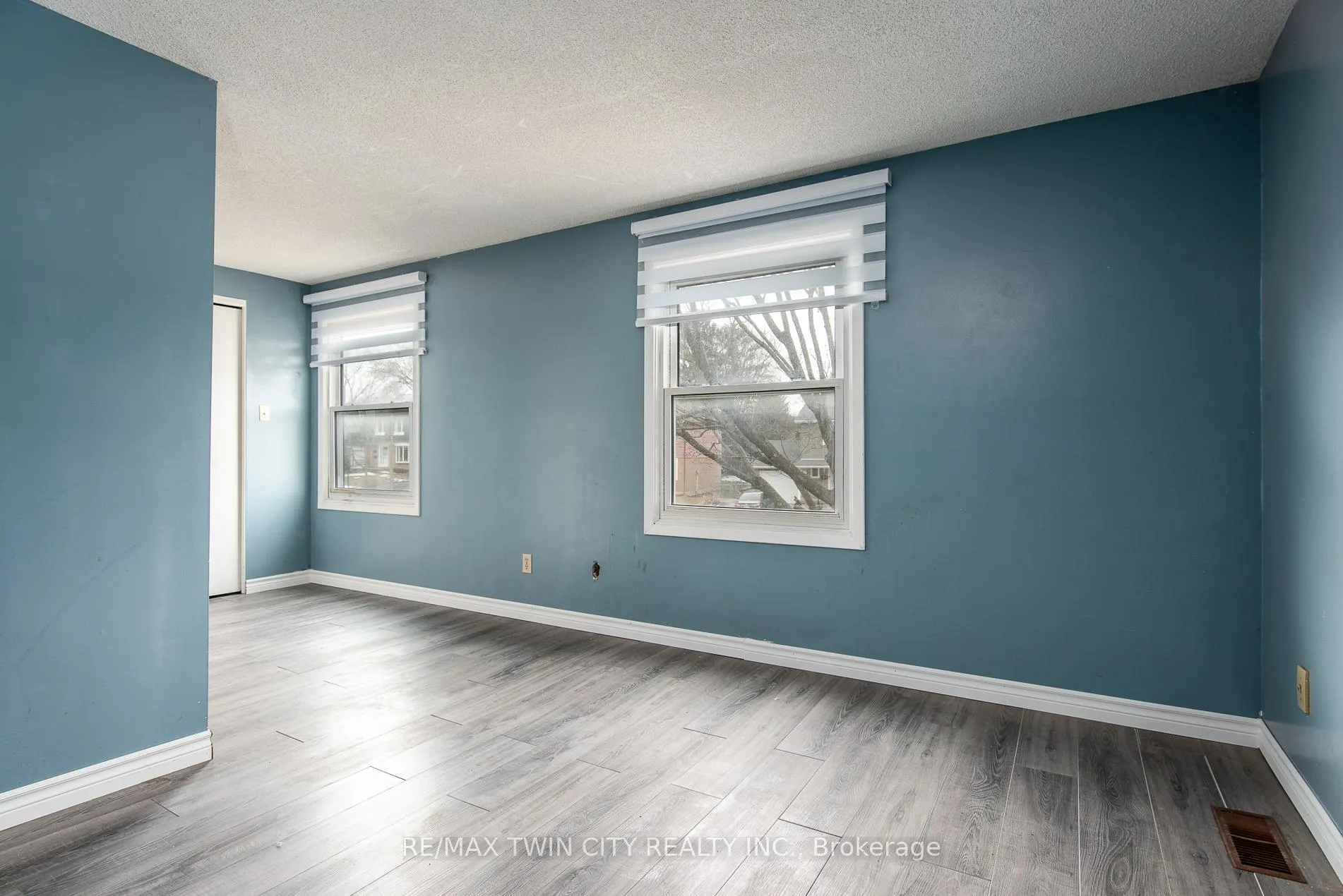 Photo 27 of 135 Vintage Crescent, Kitchener — HOMEH