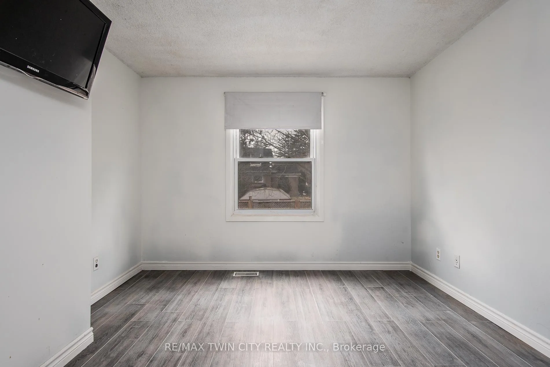 Photo 33 of 135 Vintage Crescent, Kitchener — HOMEH