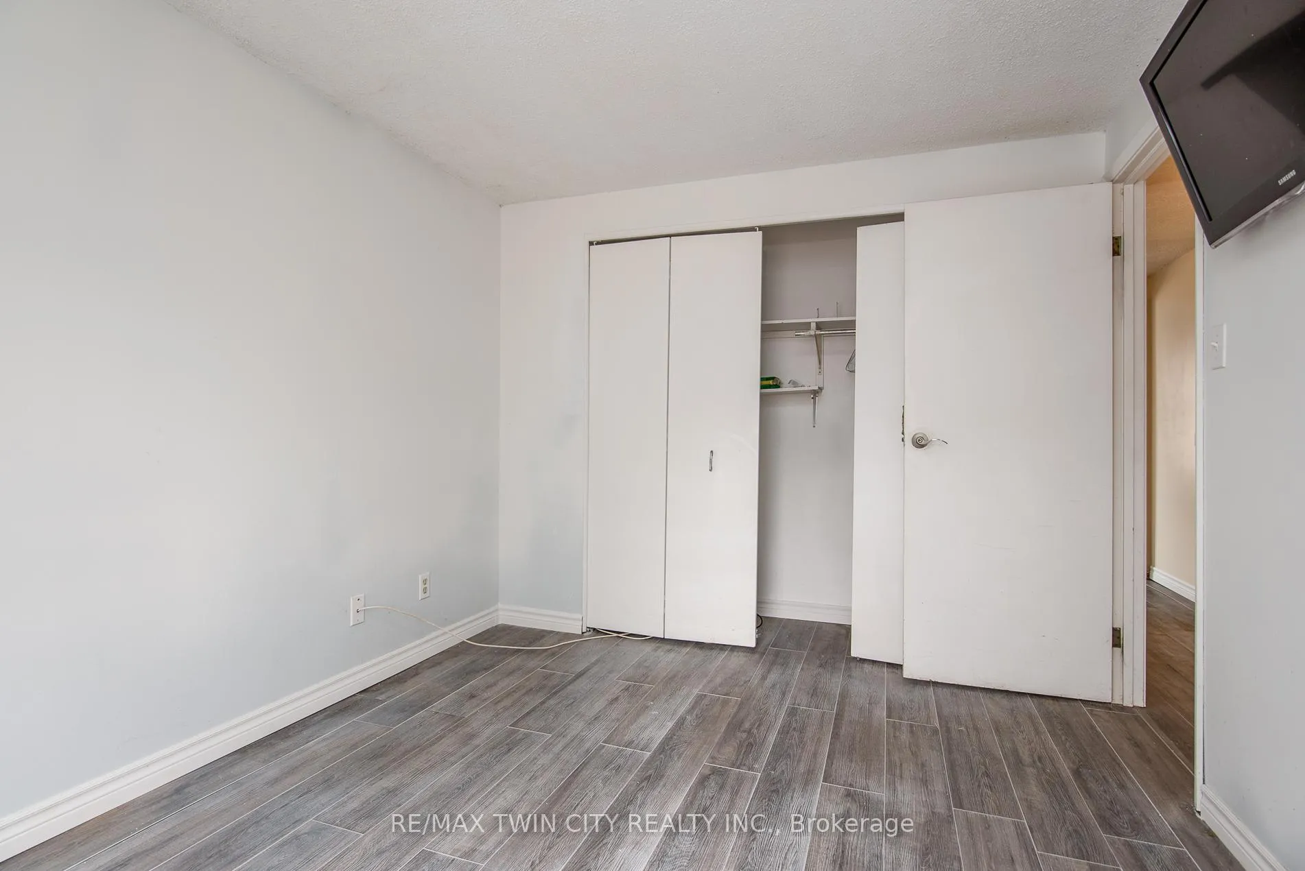Photo 34 of 135 Vintage Crescent, Kitchener — HOMEH