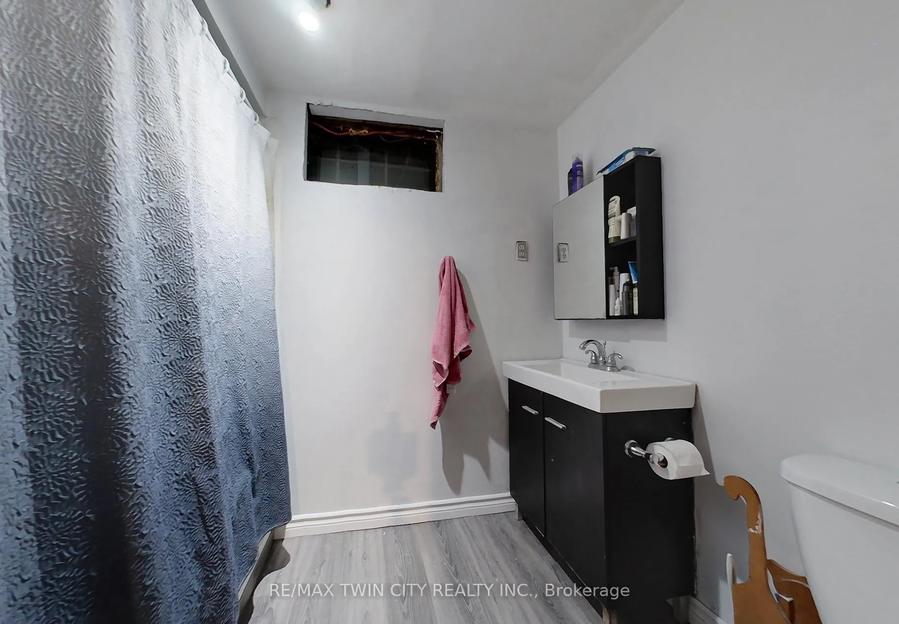 Photo 41 of 135 Vintage Crescent, Kitchener — HOMEH