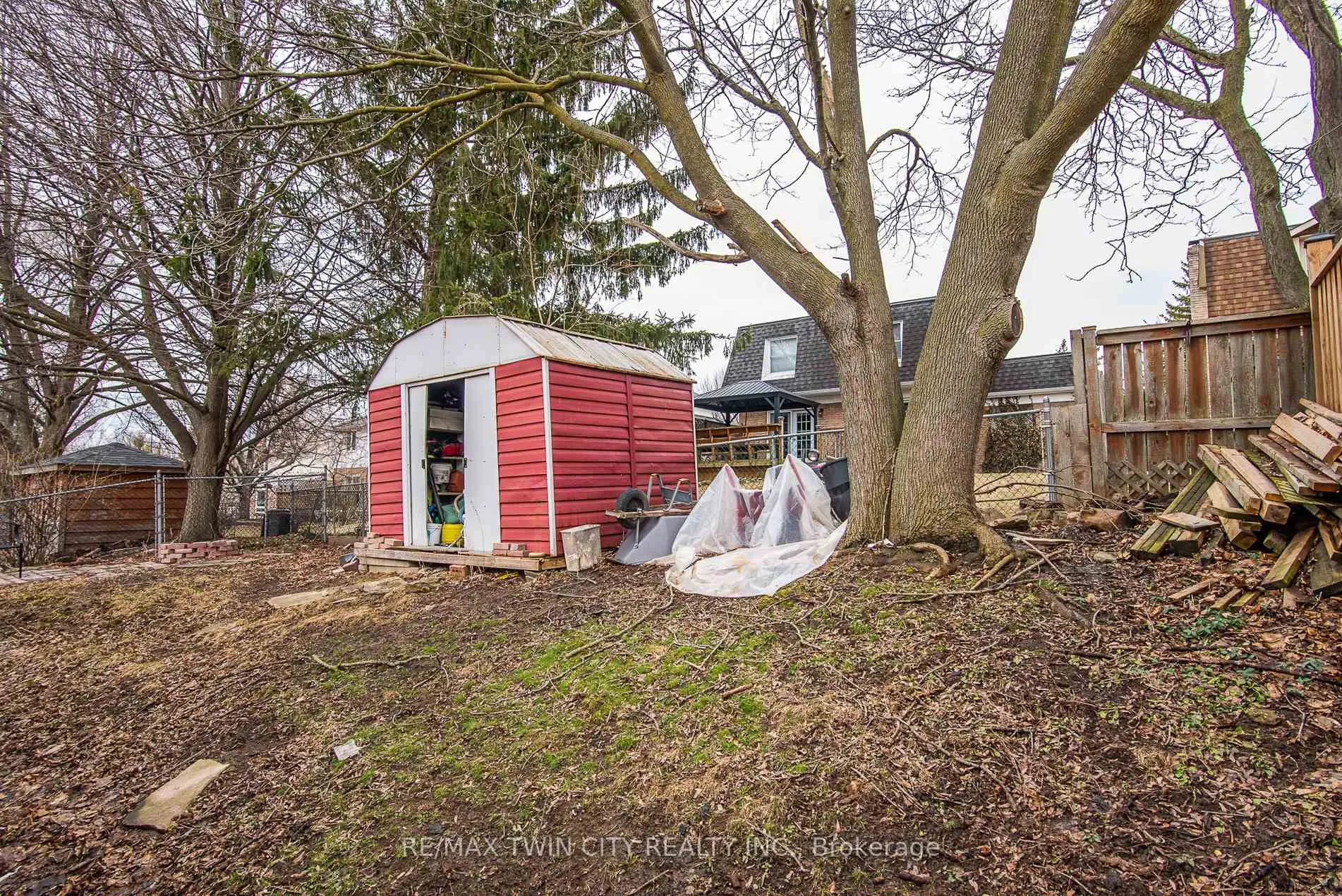 Photo 46 of 135 Vintage Crescent, Kitchener — HOMEH