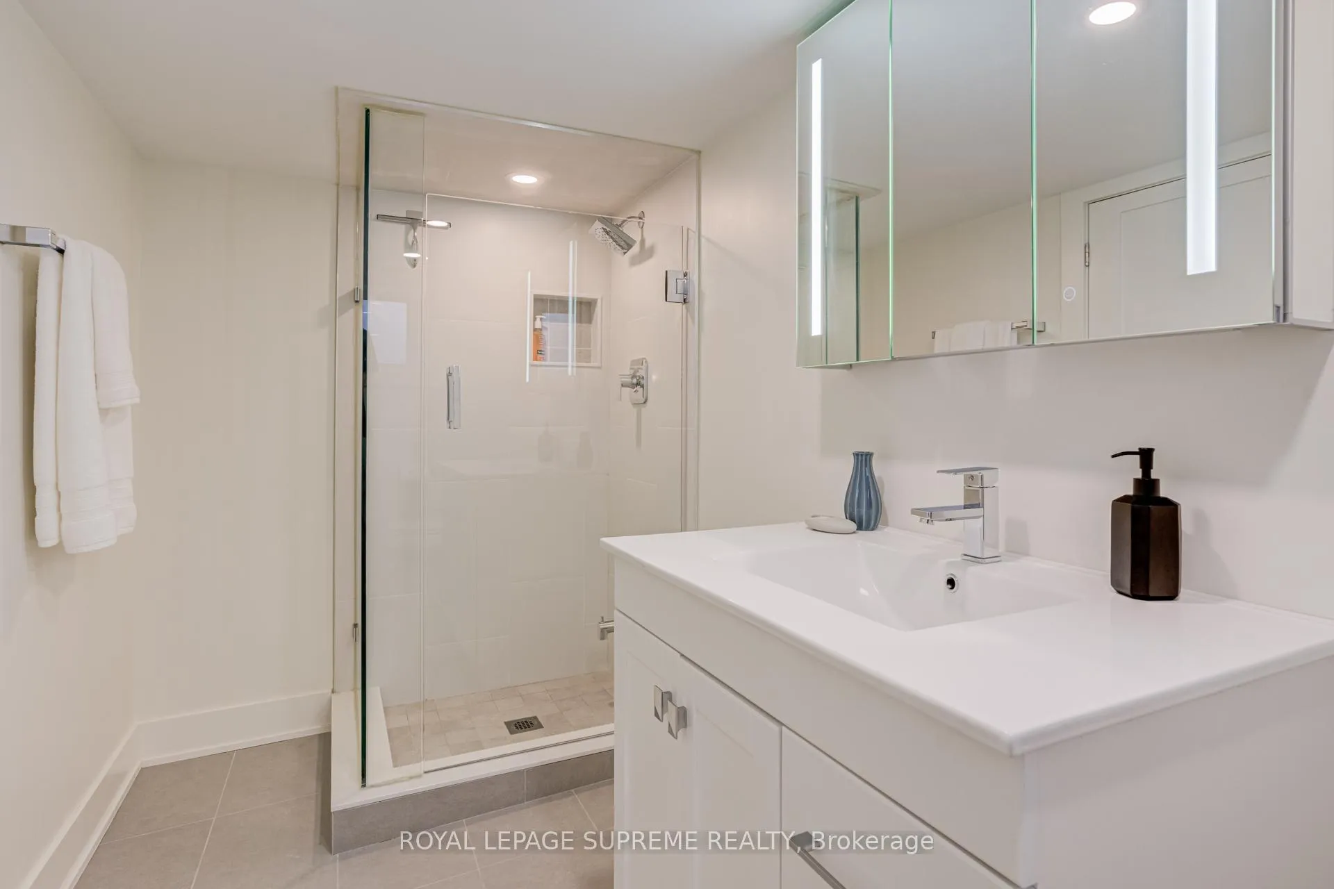 Photo 15 of 21 Murray Street, Brampton, Downtown Brampton — HOMEH