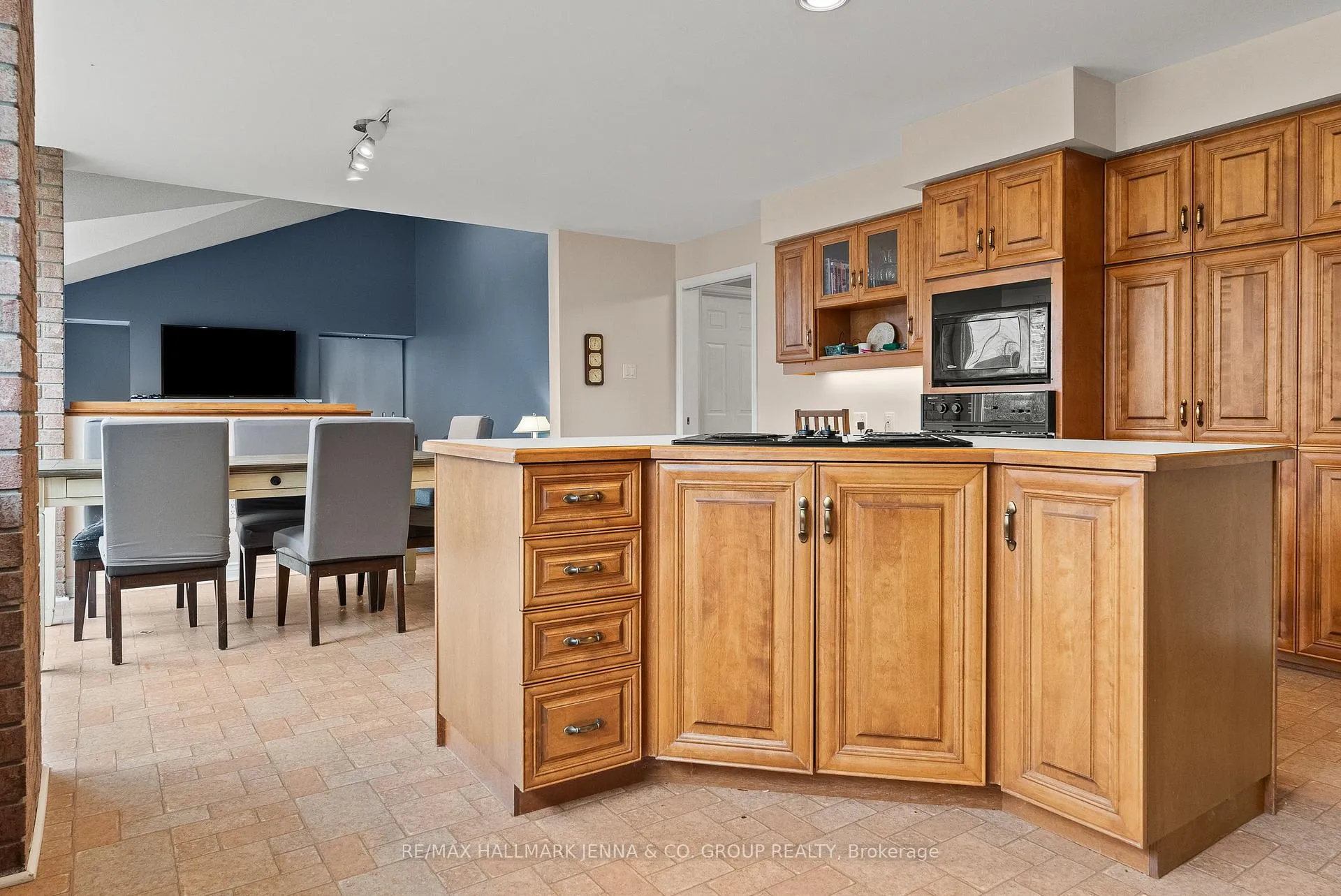 Photo 12 of 14 Holly Ridge, Ottawa, Stittsville (Central) — HOMEH