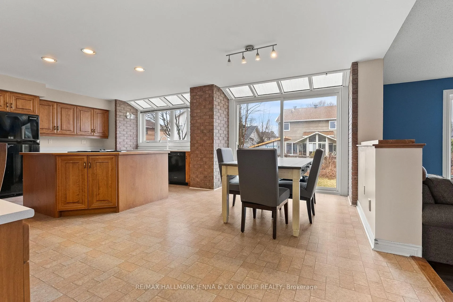 Photo 15 of 14 Holly Ridge, Ottawa, Stittsville (Central) — HOMEH