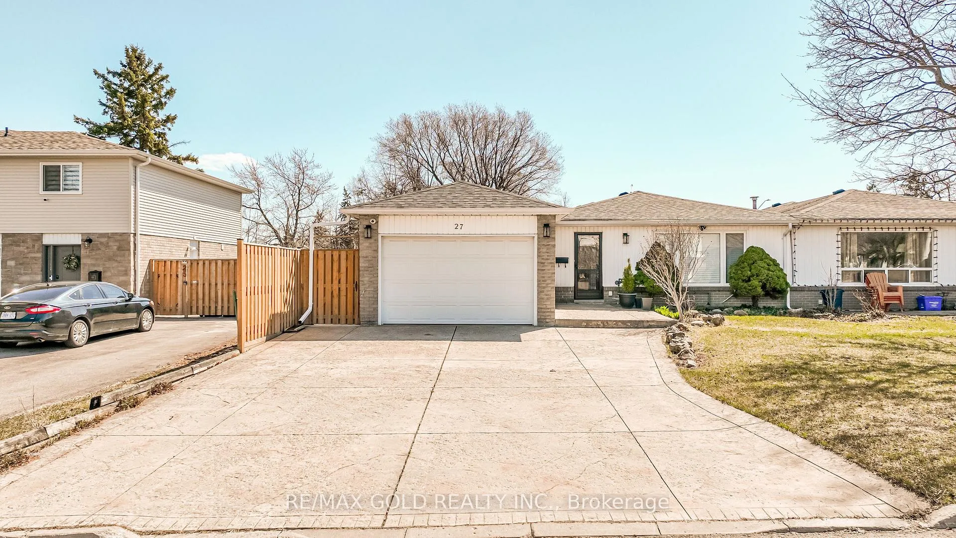 Photo 2 of 27 Davenport Crescent, Brampton, Southgate — HOMEH
