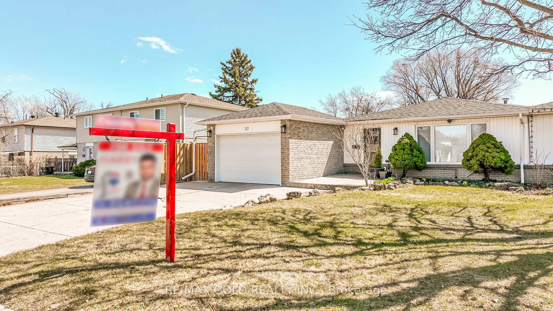 Photo 3 of 27 Davenport Crescent, Brampton, Southgate — HOMEH