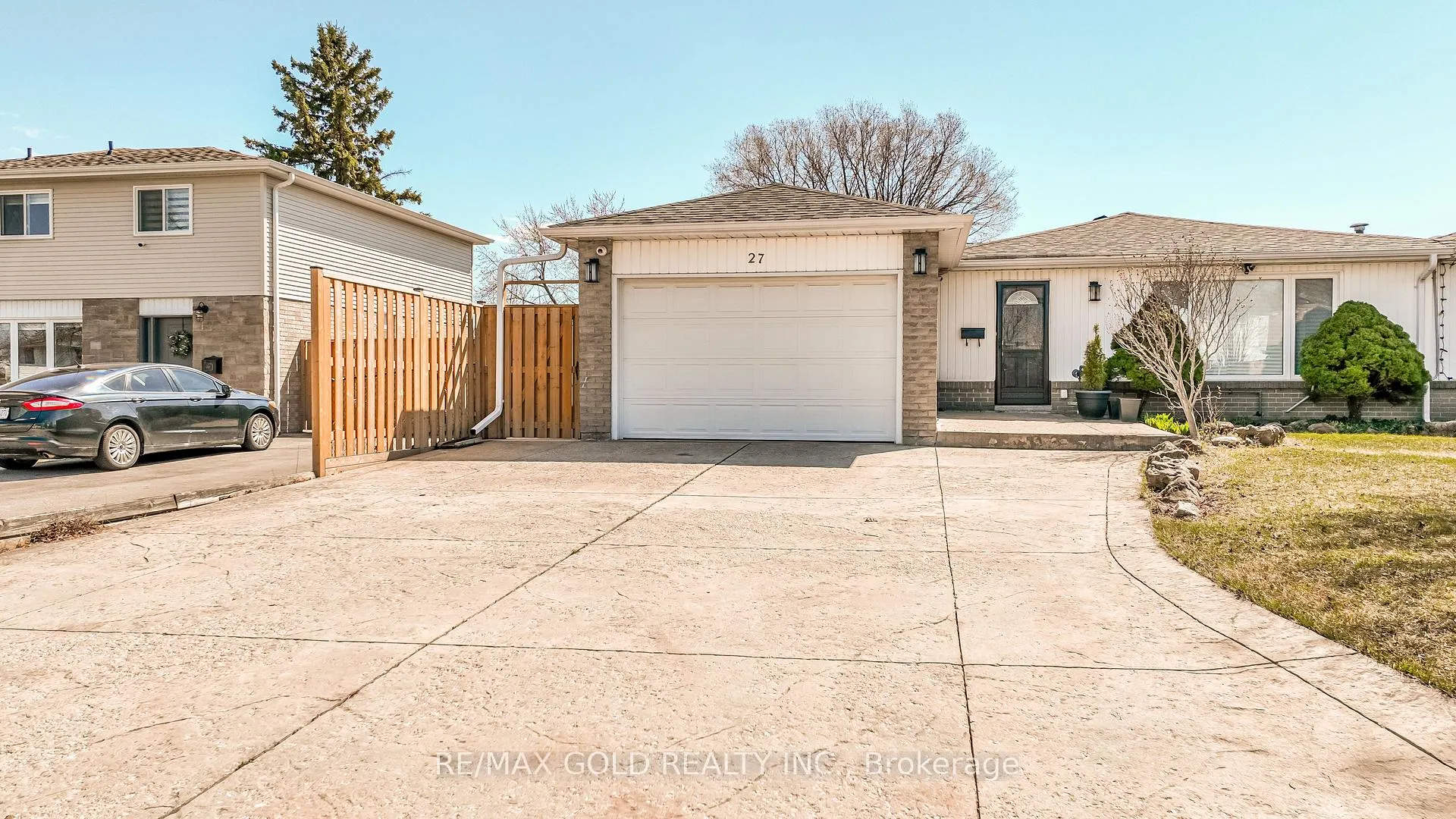 Photo 4 of 27 Davenport Crescent, Brampton, Southgate — HOMEH
