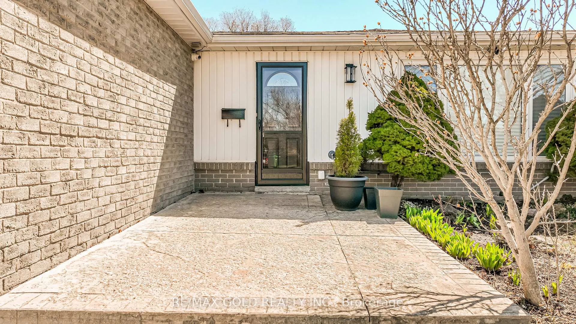 Photo 5 of 27 Davenport Crescent, Brampton, Southgate — HOMEH