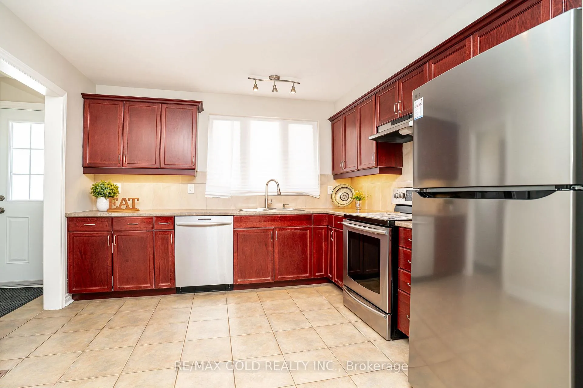 Photo 13 of 27 Davenport Crescent, Brampton, Southgate — HOMEH